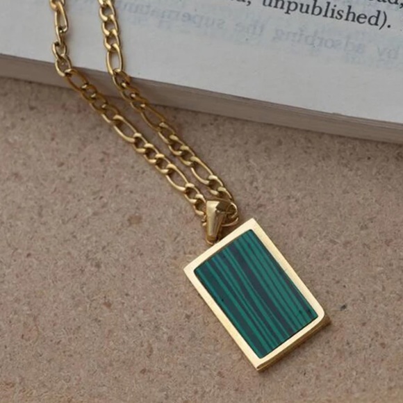 18GP Malachite Necklace - Picture 4 of 4